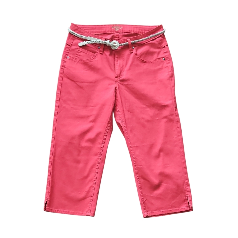 Riders by Lee. Capri pants in red with white belt